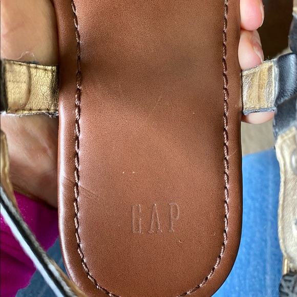 Gap Thong Sandals - Picture 3 of 4